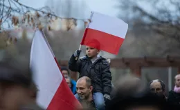 na zdjęciu osoby podczas świętowania
