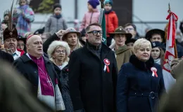 na zdjęciu osoby podczas świętowania