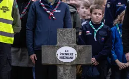 na zdjęciu osoby podczas świętowania