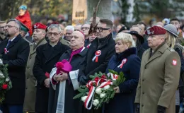 na zdjęciu osoby podczas świętowania