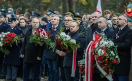 na zdjęciu osoby podczas świętowania