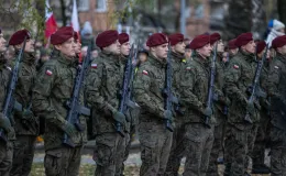 na zdjęciu osoby podczas świętowania