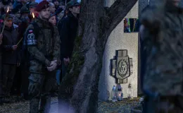 na zdjęciu osoby podczas świętowania