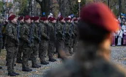 na zdjęciu osoby podczas świętowania