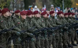 na zdjęciu osoby podczas świętowania