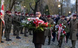 na zdjęciu osoby podczas świętowania