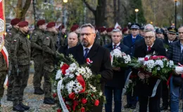 na zdjęciu osoby podczas świętowania