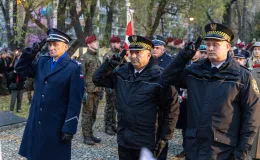 na zdjęciu osoby podczas świętowania