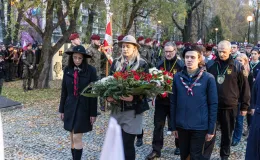 na zdjęciu osoby podczas świętowania