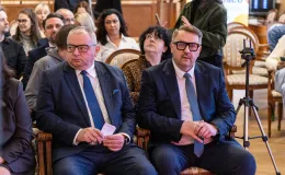 na zdjęciu osoby podczas konferencji