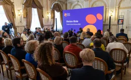 na zdjęciu osoby podczas konferencji