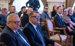 na zdjęciu osoby podczas konferencji