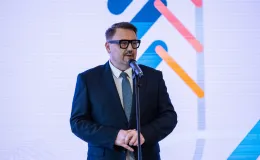 na zdjęciu osoby podczas konferencji