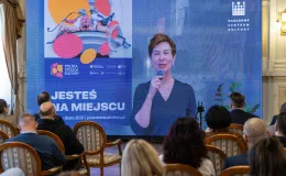 na zdjęciu osoby podczas konferencji