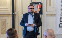 na zdjęciu osoby podczas konferencji