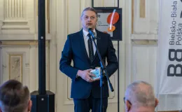 na zdjęciu osoby podczas konferencji