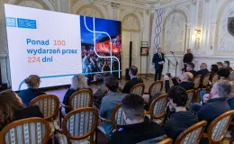 na zdjęciu osoby podczas konferencji