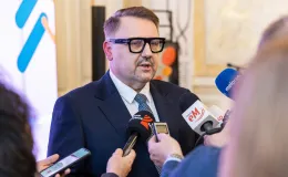 na zdjęciu osoby podczas konferencji