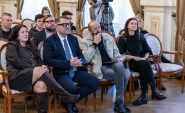 na zdjęciu osoby podczas konferencji