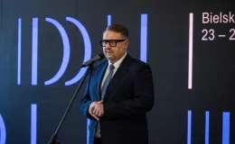 na zdjęciu osoby podczas konferencji