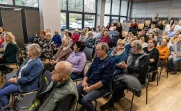 na zdjęciu osoby podczas spotkania