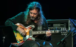 na zdjęciu muzycy na scenie