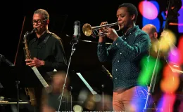 na zdjęciu muzycy na scenie