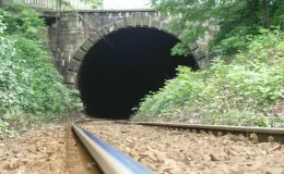 Na zdjęciu wlot do tunelu