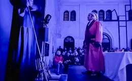 na zdjęciu osoby na scenie