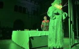 na zdjęciu osoby na scenie