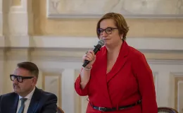 na zdjęciu osoby podczas spotkania