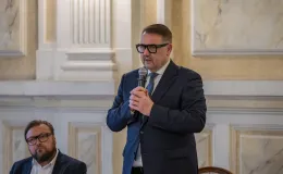 na zdjęciu osoby podczas spotkania