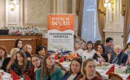 na zdjęciu osoby podczas spotkania