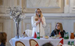 na zdjęciu osoby podczas spotkania