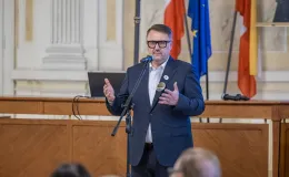 na zdjęciu osoby podczas uroczystości