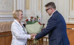 na zdjęciu osoby podczas uroczystości