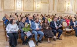 na zdjęciu osoby podczas uroczystości