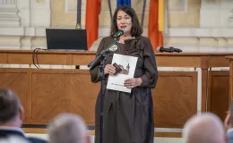 na zdjęciu osoby podczas uroczystości