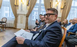 na zdjęciu osoby podczas uroczystości