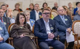 na zdjęciu osoby podczas uroczystości