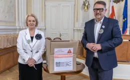 na zdjęciu osoby podczas uroczystości