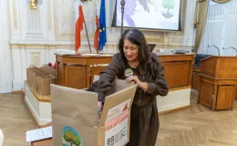 na zdjęciu osoby podczas uroczystości