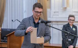 na zdjęciu osoby podczas uroczystości