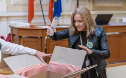 na zdjęciu osoby podczas uroczystości