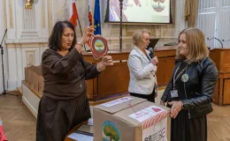 na zdjęciu osoby podczas uroczystości