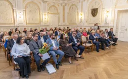 na zdjęciu osoby podczas uroczystości