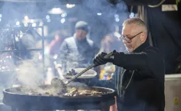 na zdjęciu osoby podczas Świąt na Starówce