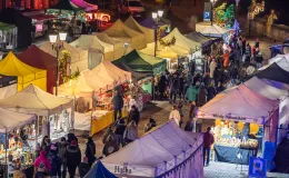 na zdjęciu osoby podczas Świąt na Starówce