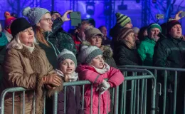 na zdjęciu osoby podczas Świąt na Starówce