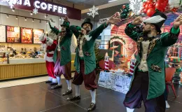 na zdjęciu osoby podczas pikniku